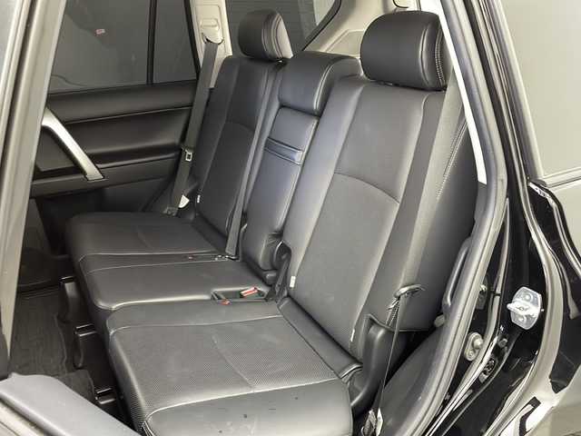 トヨタ ランドクルーザー プラド TX Lパッケージ マットブラED 大阪府 2023(令5)年 2.6万km ブラック 純正ディスプレイオーディオ/【ナビ/BT/USB】/パノラミックビューモニター/サンルーフ/ETC2.0/ブラインドスポットモニター/プリクラッシュセーフティ/レーダークルーズコントロール/コーナーセンサー前後/先行車発進アラーム/レーンキープアシスト/オートライト/電動格納三列目シート/シートヒーター/シートベンチレーション/パワーシート　D+N席/純正18インチAW/純正フロアマット