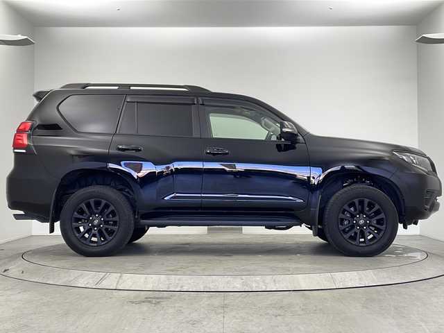 トヨタ ランドクルーザー プラド TX Lパッケージ マットブラED 大阪府 2023(令5)年 2.6万km ブラック 純正ディスプレイオーディオ/【ナビ/BT/USB】/パノラミックビューモニター/サンルーフ/ETC2.0/ブラインドスポットモニター/プリクラッシュセーフティ/レーダークルーズコントロール/コーナーセンサー前後/先行車発進アラーム/レーンキープアシスト/オートライト/電動格納三列目シート/シートヒーター/シートベンチレーション/パワーシート　D+N席/純正18インチAW/純正フロアマット