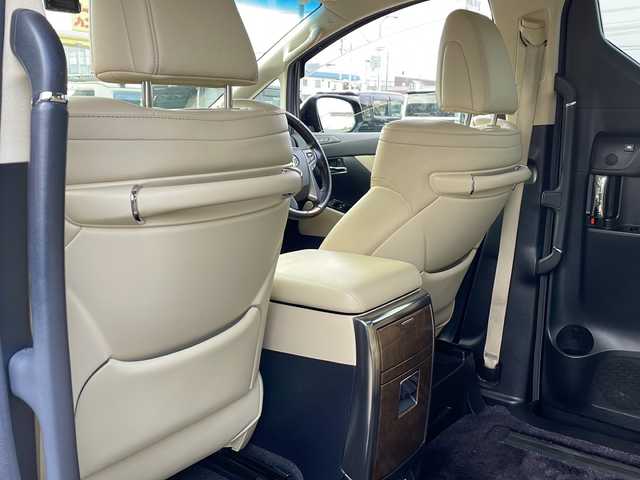 トヨタ アルファードハイブリット エグゼクティブ ラウンジ 道北・旭川 2017(平29)年 7.4万km ブラック /禁煙車//4WD//ワンオーナー//JBLプレミアムサウンドシステム（１７スピーカー）//ツインムーンルーフ//純正ナビ/ CD/DVD/BT/SD/USB/フルセグ//パノラミックビューモニター//純正フリップダウンモニター//セミアニリン革シート//パワーシート//シートヒーター//両側パワースライドドア//ステアリングヒーター//パワーバックドア//ミラーヒーター//助手席パワーオットマン//アクセサリーコンセント5個//リアサンシェード//プリクラッシュセーフティシステム//インテリジェントクリアランスソナー//レーダークルーズコントロール//オートハイビーム//オートライト//LEDヘッドライト//LEDフォグランプ//ドライブレコーダー//横滑り防止//保証書