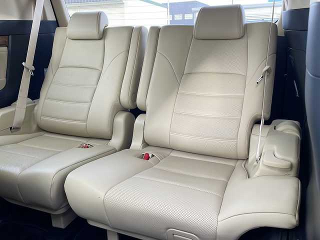 トヨタ アルファードハイブリット エグゼクティブ ラウンジ 道北・旭川 2017(平29)年 7.4万km ブラック /禁煙車//4WD//ワンオーナー//JBLプレミアムサウンドシステム（１７スピーカー）//ツインムーンルーフ//純正ナビ/ CD/DVD/BT/SD/USB/フルセグ//パノラミックビューモニター//純正フリップダウンモニター//セミアニリン革シート//パワーシート//シートヒーター//両側パワースライドドア//ステアリングヒーター//パワーバックドア//ミラーヒーター//助手席パワーオットマン//アクセサリーコンセント5個//リアサンシェード//プリクラッシュセーフティシステム//インテリジェントクリアランスソナー//レーダークルーズコントロール//オートハイビーム//オートライト//LEDヘッドライト//LEDフォグランプ//ドライブレコーダー//横滑り防止//保証書