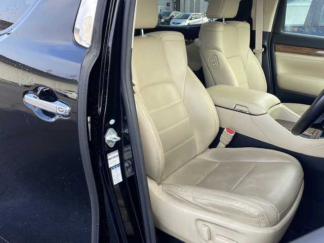 トヨタ アルファードハイブリット エグゼクティブ ラウンジ 道北・旭川 2017(平29)年 7.4万km ブラック /禁煙車//4WD//ワンオーナー//JBLプレミアムサウンドシステム（１７スピーカー）//ツインムーンルーフ//純正ナビ/ CD/DVD/BT/SD/USB/フルセグ//パノラミックビューモニター//純正フリップダウンモニター//セミアニリン革シート//パワーシート//シートヒーター//両側パワースライドドア//ステアリングヒーター//パワーバックドア//ミラーヒーター//助手席パワーオットマン//アクセサリーコンセント5個//リアサンシェード//プリクラッシュセーフティシステム//インテリジェントクリアランスソナー//レーダークルーズコントロール//オートハイビーム//オートライト//LEDヘッドライト//LEDフォグランプ//ドライブレコーダー//横滑り防止//保証書