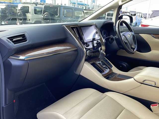 トヨタ アルファードハイブリット エグゼクティブ ラウンジ 道北・旭川 2017(平29)年 7.4万km ブラック /禁煙車//4WD//ワンオーナー//JBLプレミアムサウンドシステム（１７スピーカー）//ツインムーンルーフ//純正ナビ/ CD/DVD/BT/SD/USB/フルセグ//パノラミックビューモニター//純正フリップダウンモニター//セミアニリン革シート//パワーシート//シートヒーター//両側パワースライドドア//ステアリングヒーター//パワーバックドア//ミラーヒーター//助手席パワーオットマン//アクセサリーコンセント5個//リアサンシェード//プリクラッシュセーフティシステム//インテリジェントクリアランスソナー//レーダークルーズコントロール//オートハイビーム//オートライト//LEDヘッドライト//LEDフォグランプ//ドライブレコーダー//横滑り防止//保証書