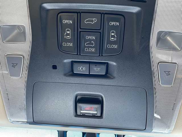 トヨタ アルファードハイブリット エグゼクティブ ラウンジ 道北・旭川 2017(平29)年 7.4万km ブラック /禁煙車//4WD//ワンオーナー//JBLプレミアムサウンドシステム（１７スピーカー）//ツインムーンルーフ//純正ナビ/ CD/DVD/BT/SD/USB/フルセグ//パノラミックビューモニター//純正フリップダウンモニター//セミアニリン革シート//パワーシート//シートヒーター//両側パワースライドドア//ステアリングヒーター//パワーバックドア//ミラーヒーター//助手席パワーオットマン//アクセサリーコンセント5個//リアサンシェード//プリクラッシュセーフティシステム//インテリジェントクリアランスソナー//レーダークルーズコントロール//オートハイビーム//オートライト//LEDヘッドライト//LEDフォグランプ//ドライブレコーダー//横滑り防止//保証書