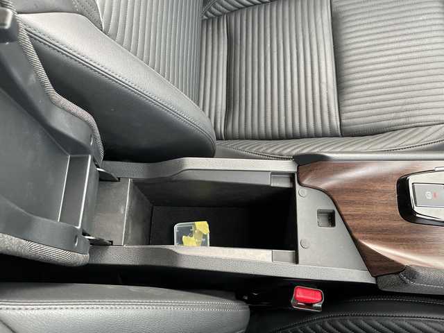 日産 オーラ G レザーエディション 新潟県 2023(令5)年 1.6万km ピュアホワイトパール ワンオーナー/純正ナビ（Bluetooth/DTV/FM/AM）/全周囲カメラ/BOSEプレミアムサウンド/プロパイロット/パーソナルディスプレイ/エマージェンシーブレーキ/コーナーセンサー/インナーバックミラー/ワイヤレス充電/VDC（ビークルダイナミクスコントロール）/LDW（車線免脱警報）/BSI（後側方衝突防止支援システム）/BSW（後側方車両検知警報）/ビルトインETC2.0/レザーシート/インテリジェントクルーズコントロール/SOSコール