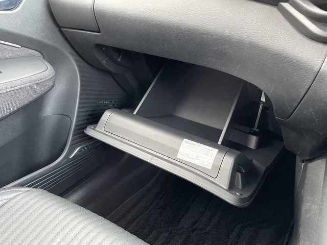 日産 オーラ G レザーエディション 新潟県 2023(令5)年 1.6万km ピュアホワイトパール ワンオーナー/純正ナビ（Bluetooth/DTV/FM/AM）/全周囲カメラ/BOSEプレミアムサウンド/プロパイロット/パーソナルディスプレイ/エマージェンシーブレーキ/コーナーセンサー/インナーバックミラー/ワイヤレス充電/VDC（ビークルダイナミクスコントロール）/LDW（車線免脱警報）/BSI（後側方衝突防止支援システム）/BSW（後側方車両検知警報）/ビルトインETC2.0/レザーシート/インテリジェントクルーズコントロール/SOSコール