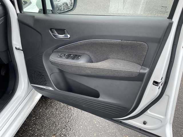 日産 オーラ G レザーエディション 新潟県 2023(令5)年 1.6万km ピュアホワイトパール ワンオーナー/純正ナビ（Bluetooth/DTV/FM/AM）/全周囲カメラ/BOSEプレミアムサウンド/プロパイロット/パーソナルディスプレイ/エマージェンシーブレーキ/コーナーセンサー/インナーバックミラー/ワイヤレス充電/VDC（ビークルダイナミクスコントロール）/LDW（車線免脱警報）/BSI（後側方衝突防止支援システム）/BSW（後側方車両検知警報）/ビルトインETC2.0/レザーシート/インテリジェントクルーズコントロール/SOSコール