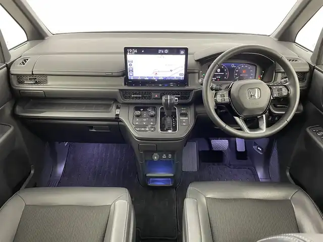 ホンダ ステップワゴン スパーダ 福岡県 2022(令4)年 3.9万km プラチナホワイトパール 後席モニター　/純正ナビ　/全方位カメラ　/ＥＴＣ　/ドラレコ　/ＡＣＣ　/コーナーセンサー　/衝突被害軽減　/レーンキープ　/ＢＳＭ　/パドルシフト　/両側電動スライドドア　/パワーバックドア　/ハーフレザー　/シートヒーター