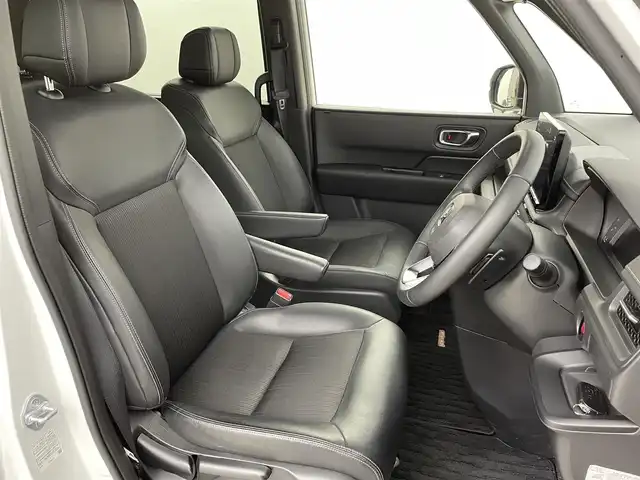ホンダ ステップワゴン スパーダ 福岡県 2022(令4)年 3.9万km プラチナホワイトパール 後席モニター　/純正ナビ　/全方位カメラ　/ＥＴＣ　/ドラレコ　/ＡＣＣ　/コーナーセンサー　/衝突被害軽減　/レーンキープ　/ＢＳＭ　/パドルシフト　/両側電動スライドドア　/パワーバックドア　/ハーフレザー　/シートヒーター