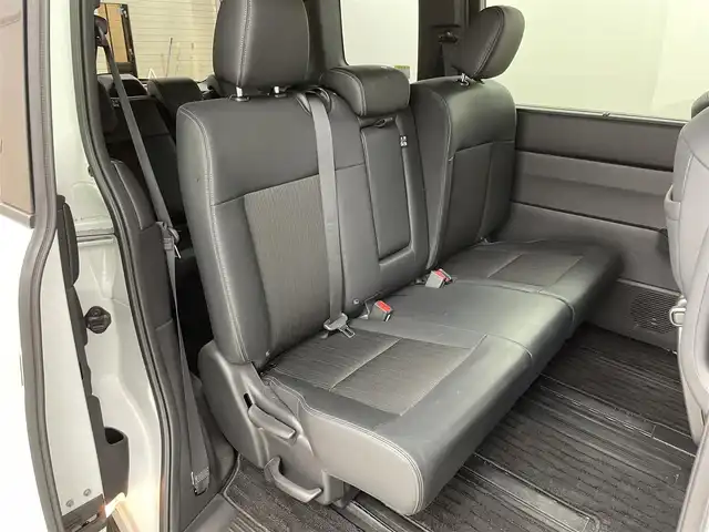 ホンダ ステップワゴン スパーダ 福岡県 2022(令4)年 3.9万km プラチナホワイトパール 後席モニター　/純正ナビ　/全方位カメラ　/ＥＴＣ　/ドラレコ　/ＡＣＣ　/コーナーセンサー　/衝突被害軽減　/レーンキープ　/ＢＳＭ　/パドルシフト　/両側電動スライドドア　/パワーバックドア　/ハーフレザー　/シートヒーター