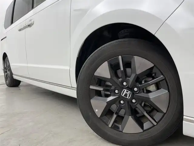 ホンダ ステップワゴン スパーダ 福岡県 2022(令4)年 3.9万km プラチナホワイトパール 後席モニター　/純正ナビ　/全方位カメラ　/ＥＴＣ　/ドラレコ　/ＡＣＣ　/コーナーセンサー　/衝突被害軽減　/レーンキープ　/ＢＳＭ　/パドルシフト　/両側電動スライドドア　/パワーバックドア　/ハーフレザー　/シートヒーター