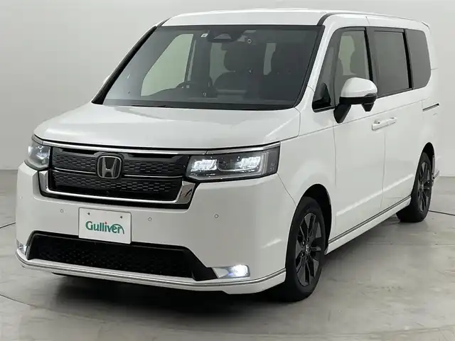 ホンダ ステップワゴン スパーダ 福岡県 2022(令4)年 3.9万km プラチナホワイトパール 後席モニター　/純正ナビ　/全方位カメラ　/ＥＴＣ　/ドラレコ　/ＡＣＣ　/コーナーセンサー　/衝突被害軽減　/レーンキープ　/ＢＳＭ　/パドルシフト　/両側電動スライドドア　/パワーバックドア　/ハーフレザー　/シートヒーター