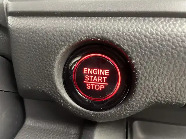 ホンダ ステップワゴン スパーダ 福岡県 2022(令4)年 3.9万km プラチナホワイトパール 後席モニター　/純正ナビ　/全方位カメラ　/ＥＴＣ　/ドラレコ　/ＡＣＣ　/コーナーセンサー　/衝突被害軽減　/レーンキープ　/ＢＳＭ　/パドルシフト　/両側電動スライドドア　/パワーバックドア　/ハーフレザー　/シートヒーター