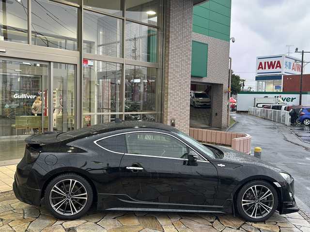 トヨタ ８６ GT リミテッド 静岡県 2012(平24)年 8.2万km クリスタルブラックシリカ 【主要装備】/ＴＲＤエアロ　/ＴＥＩＮ車高調　/社外ボンネット　/ＴＲＤ４本出しマフラー　/純正ＳＤナビ　/ＴＶ　/バックカメラ　/社外アルミホイール　/ハーフレザーシート　/前席シートヒーター　/ディスチャージヘッドランプ