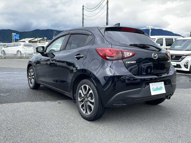 マツダ デミオ XD ブラックレザーリミテッド 山梨県 2016(平28)年 8.1万km ジェットブラックマイカ 〇マツダコネクトナビ/〇フルセグTV/〇バックモニター/〇ETC/〇ドライブレコーダー/〇クルーズコントロール/〇スマートシティブレーキサポート/〇LEDヘッドランプ/〇純正16インチアルミホイール/〇ステアリングスイッチ/〇オートエアコン/〇プッシュスタートボタン/〇アドバンストキーレスエントリーシステム/〇SRSエアバック（運転席・助手席・サイド・カーテン）