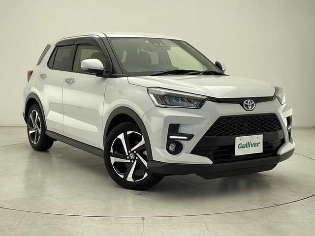 トヨタ ライズ Z 千葉県 2022(令4)年 0.7万km シャイニングホワイトパール スマートアシスト/ 衝突軽減ブレーキ/ 標識認識機能/ 先行車発進お知らせ機能/ レーンキープアシスト/ レーダークルーズコントロール/純正ディーラーナビ/フルセグTV　BT CD　DVD/ETC2.0/全方位カメラ/前後ドライブレコーダー/前席シートヒーター/ブラインドスポットモニター/LEDヘッドライト/オートハイビーム/前後コーナーセンサー/アイドリングストップ/ステアリングスイッチ/プッシュスタート/スマートキー