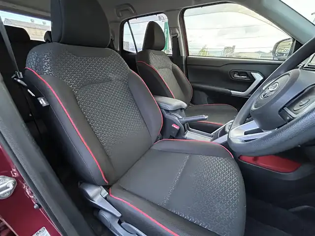 トヨタ ライズ G 福岡県 2020(令2)年 6.8万km ファイアークォーツレッドM 純正9型SDナビ（フルセグTV/CD/DVD/BT）全方位モニタートヨタセーフティーセンスコーナーセンサーETC純正LEDヘッドライト純正フロアマット純正16インチアルミホイールスマートキープッシュスタートHDMIUSBポート