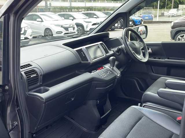 ホンダ ステップワゴン スパーダ Z クールスピリット 山口県 2014(平26)年 3.3万km モダンスティールM 純正８型ナビ/パドルシフト/バックカメラ/両側パワスラ/ハーフレザーシート/フルセグTV/ウインカーミラー/アイドリングストップ/クルーズコントロール/横滑り防止装置/純正１７インチアルミホイール