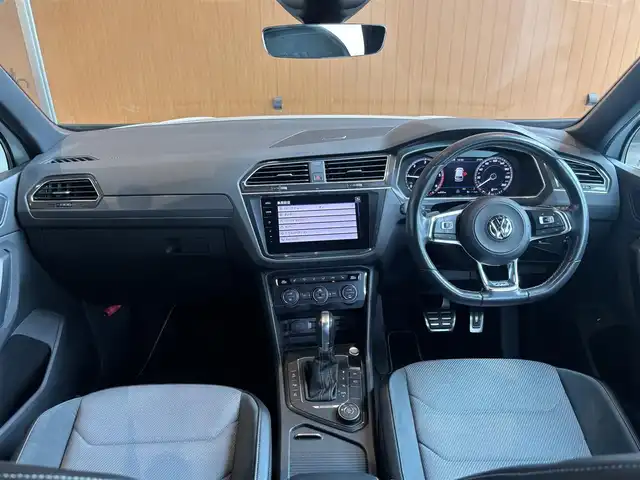 フォルクスワーゲン ティグアン TDI 4モーション Rライン 宮城県 2018(平30)年 7.6万km ピュアホワイト 純正ナビ/全周囲カメラ/AppleCarPlay/AndroidAuto/ハーフレザー/シートヒーター/アイドリングストップ/ACC/レーンキープアシスト/ブラインドスポットモニター/プリクラッシュブレーキ/コーナーセンサー/ステアリングスイッチ/パドルシフト/電動パーキング/オートホールド/バーチャルコックピット/USB×２/LEDヘッドライト/フロントフォグ/保証書/取扱説明書/スペアキー×１
