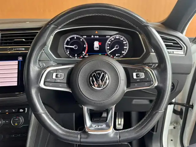 フォルクスワーゲン ティグアン TDI 4モーション Rライン 宮城県 2018(平30)年 7.6万km ピュアホワイト 純正ナビ/全周囲カメラ/AppleCarPlay/AndroidAuto/ハーフレザー/シートヒーター/アイドリングストップ/ACC/レーンキープアシスト/ブラインドスポットモニター/プリクラッシュブレーキ/コーナーセンサー/ステアリングスイッチ/パドルシフト/電動パーキング/オートホールド/バーチャルコックピット/USB×２/LEDヘッドライト/フロントフォグ/保証書/取扱説明書/スペアキー×１