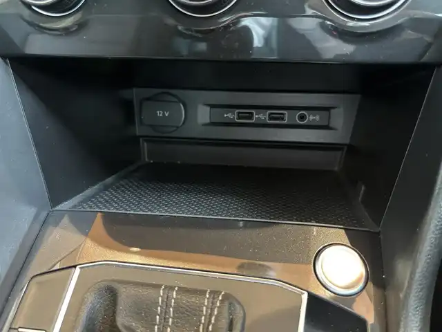 フォルクスワーゲン ティグアン TDI 4モーション Rライン 宮城県 2018(平30)年 7.6万km ピュアホワイト 純正ナビ/全周囲カメラ/AppleCarPlay/AndroidAuto/ハーフレザー/シートヒーター/アイドリングストップ/ACC/レーンキープアシスト/ブラインドスポットモニター/プリクラッシュブレーキ/コーナーセンサー/ステアリングスイッチ/パドルシフト/電動パーキング/オートホールド/バーチャルコックピット/USB×２/LEDヘッドライト/フロントフォグ/保証書/取扱説明書/スペアキー×１