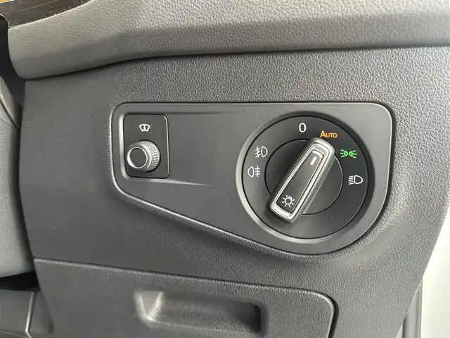 フォルクスワーゲン ティグアン TDI 4モーション Rライン 宮城県 2018(平30)年 7.6万km ピュアホワイト 純正ナビ/全周囲カメラ/AppleCarPlay/AndroidAuto/ハーフレザー/シートヒーター/アイドリングストップ/ACC/レーンキープアシスト/ブラインドスポットモニター/プリクラッシュブレーキ/コーナーセンサー/ステアリングスイッチ/パドルシフト/電動パーキング/オートホールド/バーチャルコックピット/USB×２/LEDヘッドライト/フロントフォグ/保証書/取扱説明書/スペアキー×１