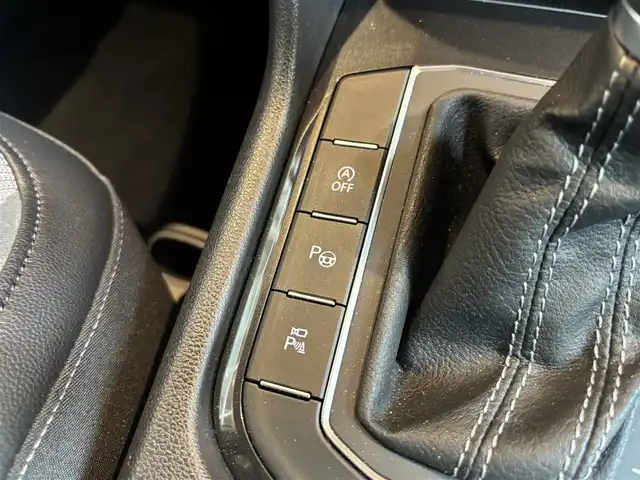 フォルクスワーゲン ティグアン TDI 4モーション Rライン 宮城県 2018(平30)年 7.6万km ピュアホワイト 純正ナビ/全周囲カメラ/AppleCarPlay/AndroidAuto/ハーフレザー/シートヒーター/アイドリングストップ/ACC/レーンキープアシスト/ブラインドスポットモニター/プリクラッシュブレーキ/コーナーセンサー/ステアリングスイッチ/パドルシフト/電動パーキング/オートホールド/バーチャルコックピット/USB×２/LEDヘッドライト/フロントフォグ/保証書/取扱説明書/スペアキー×１