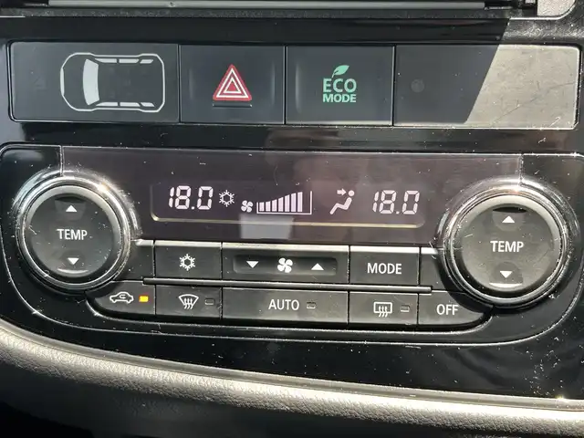 三菱 アウトランダー 20G セーフティパッケージ 熊本県 2017(平29)年 11.5万km コスミックブルーマイカ ワンオーナー/社外ナビ/・AM/FM/DVD/iPod/SD/AUX/USB/BT/・フルセグTV/バックカメラ/衝突被害軽減ブレーキ/レーンアシスト/横滑り防止機能/オートマチックハイビーム/アイドリングストップ/レーダークルーズコントロール/車線逸脱警報システム/革巻きステアリング/・ステアリングリモコン/・ステアリングヒーター/・パドルシフト/ETC/オートライト/・フォグランプ/・LEDライト/電動格納ミラー/・ウィンカーミラー/純正ドアバイザー/純正アルミホイール/社外フロアマット/スマートキー/・スペアキー