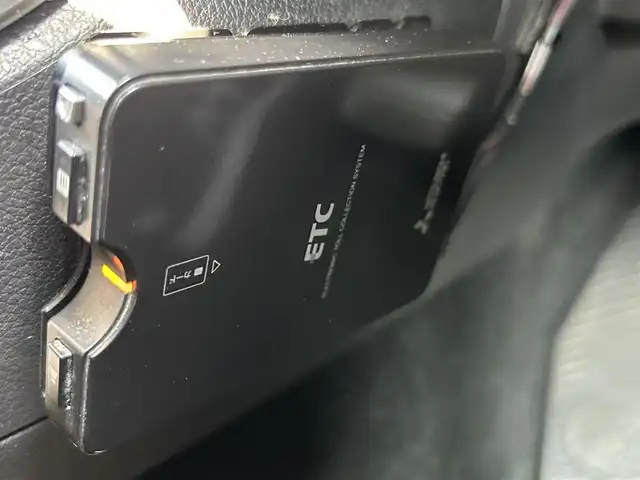 三菱 アウトランダー 20G セーフティパッケージ 熊本県 2017(平29)年 11.5万km コスミックブルーマイカ ワンオーナー/社外ナビ/・AM/FM/DVD/iPod/SD/AUX/USB/BT/・フルセグTV/バックカメラ/衝突被害軽減ブレーキ/レーンアシスト/横滑り防止機能/オートマチックハイビーム/アイドリングストップ/レーダークルーズコントロール/車線逸脱警報システム/革巻きステアリング/・ステアリングリモコン/・ステアリングヒーター/・パドルシフト/ETC/オートライト/・フォグランプ/・LEDライト/電動格納ミラー/・ウィンカーミラー/純正ドアバイザー/純正アルミホイール/社外フロアマット/スマートキー/・スペアキー