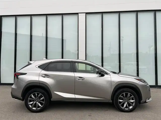 レクサス ＮＸ 200t Fスポーツ 大阪府 2017(平29)年 4.9万km ソニックチタニウム 純正ナビ/   フルセグTV/CD/DVD/Bluetooth/USB/全方位モニター/衝突軽減ブレーキ/横滑り防止装置/コーナーセンサー/ＢＳＭ/前席エアシートヒーター/レーダークルーズコントロール/パドルシフト/運転席、助手席パワーシート/ステアリングヒーター/前後ドライブレコーダー/純正18インチアルミホイール/純正フロアマット/プッシュスタート/スマートキー/レザーシート/ＥＴＣ/三眼ＬＥＤ