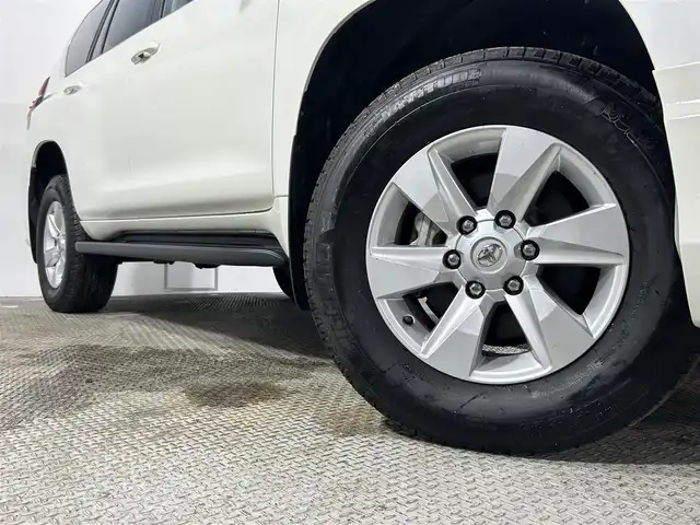トヨタ ランドクルーザー プラド TX Lパッケージ 大阪府 2023(令5)年 1.7万km ホワイトパールクリスタルシャイン サンルーフ　革シート　社外エアロ　社外ディスプレイオーディオ　Ｂカメラ　パワーシート／ヒーター／エアコン　衝突軽減　レーダーＣ　クリアランスソナー　レーンアシスト　ルーフレール　前後ドラレコ　４ＷＤ