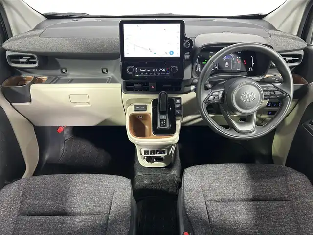 トヨタ シエンタ ハイブリッド Z 大阪府 2023(令5)年 1.6万km アーバンカーキ 純正１０ｉｎｃナビＴＶ　３６０カメラ　ＥＴＣ　両側パワースライドドア　衝突軽減　レーダーＣ　クリアランスソナー　ＢＳＭ　パークアシスト　トヨタセーフティセンス　シート＆ハンドルヒーター　１００Ｖ電源