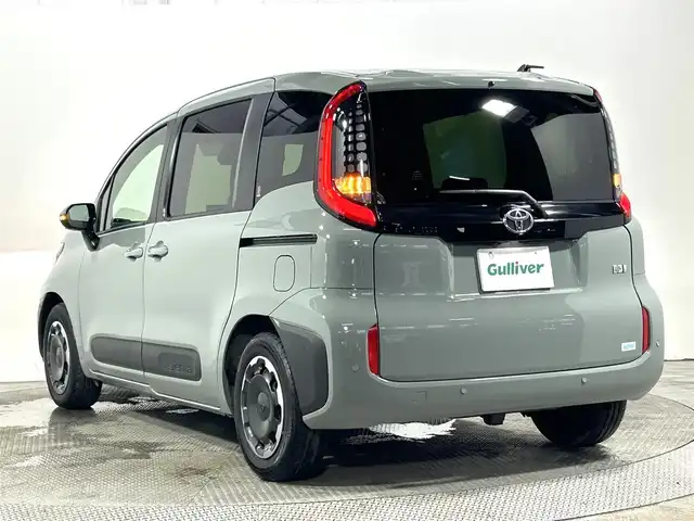トヨタ シエンタ ハイブリッド Z 大阪府 2023(令5)年 1.6万km アーバンカーキ 純正１０ｉｎｃナビＴＶ　３６０カメラ　ＥＴＣ　両側パワースライドドア　衝突軽減　レーダーＣ　クリアランスソナー　ＢＳＭ　パークアシスト　トヨタセーフティセンス　シート＆ハンドルヒーター　１００Ｖ電源