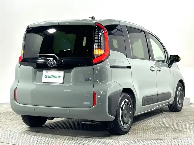 トヨタ シエンタ ハイブリッド Z 大阪府 2023(令5)年 1.6万km アーバンカーキ 純正１０ｉｎｃナビＴＶ　３６０カメラ　ＥＴＣ　両側パワースライドドア　衝突軽減　レーダーＣ　クリアランスソナー　ＢＳＭ　パークアシスト　トヨタセーフティセンス　シート＆ハンドルヒーター　１００Ｖ電源