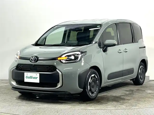 トヨタ シエンタ ハイブリッド Z 大阪府 2023(令5)年 1.6万km アーバンカーキ 純正１０ｉｎｃナビＴＶ　３６０カメラ　ＥＴＣ　両側パワースライドドア　衝突軽減　レーダーＣ　クリアランスソナー　ＢＳＭ　パークアシスト　トヨタセーフティセンス　シート＆ハンドルヒーター　１００Ｖ電源