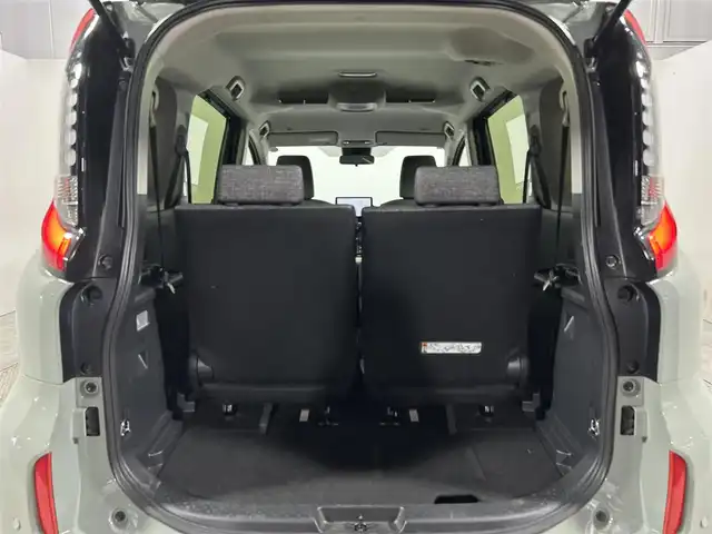 トヨタ シエンタ ハイブリッド Z 大阪府 2023(令5)年 1.6万km アーバンカーキ 純正１０ｉｎｃナビＴＶ　３６０カメラ　ＥＴＣ　両側パワースライドドア　衝突軽減　レーダーＣ　クリアランスソナー　ＢＳＭ　パークアシスト　トヨタセーフティセンス　シート＆ハンドルヒーター　１００Ｖ電源