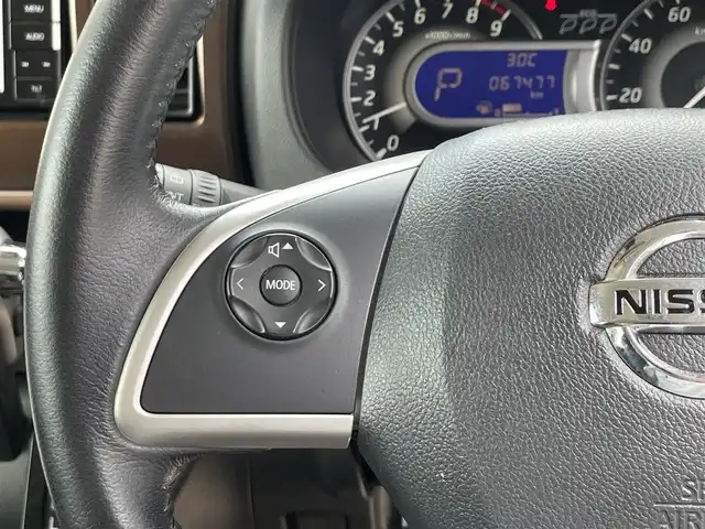 日産 デイズ ルークス ハイウェイスターX 滋賀県 2017(平29)年 6.8万km ホワイトパール 禁煙車/社外7インチナビ/CD.DVD.Bluetooth.フルセグ/全方位カメラ/衝突軽減ブレーキ/片側電動スライドドア/前方ドライブレコーダー/アイドリングストップ/ETC/LEDヘッドライト/オートライト/オートハイビーム/ステアリングスイッチ/スマートキー
