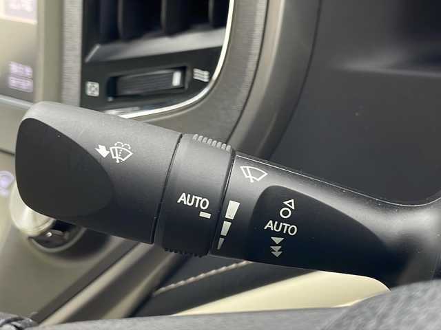 トヨタ クラウン ロイヤル ロイヤルサルーン 宮城県 2016(平28)年 1.8万km ブラック 純正ナビ/Bluetooth/フルセグTV/AM/FM/CD/バックカメラ/前席パワーシート/レーダークルーズコントロール/横滑り防止装置/レーンキープアシスト/衝突被害軽減システム/スペアキー×1/ビルトインETC/カーテンエアバッグ/純正16インチAW/純正フロアマット/オートライト/プッシュスタート/LEDヘッドライト/電動格納ミラー/保証書