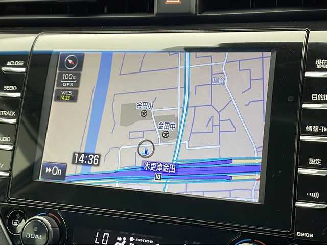 トヨタ カムリ G 千葉県 2017(平29)年 5.2万km プラチナホワイトパールマイカ 純正ナビ/　CD/DVD/Bluetooth/フルセグTV/トヨタセーフティセンス/レーダークルーズコントロール/レーンキープアシスト/衝突軽減ブレーキ/クリアランスソナー/ブラインドスポットモニター/ヘッドアップディスプレイ/電動パーキング/オートホールド/オートハイビーム/パワーシート（運）/ビルトインETC2.0/LEDライト/フォグランプ/フロアマット/ドアバイザー