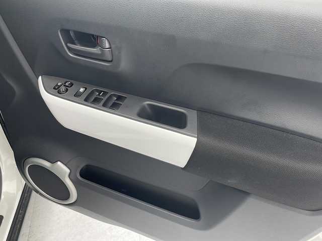 スズキ ハスラー G 沖縄県 2018(平30)年 8.8万km ピュアホワイトP 社外ＳＤナビ　【CN-RA03D】/　【ＣＤ　ＤＶＤ　Ｂｌｕｅｔｏｏｔｈ　フルセグＴＶ】/シートヒーター/ＥＴＣ/アイドリングストップ/プッシュスタート/スマートキー/純正フロアマット/オートエアコン/レーダーブレーキサポート
