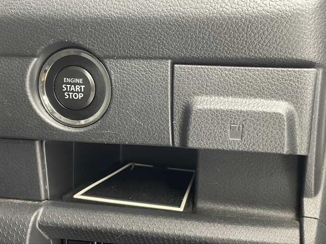 スズキ ハスラー G 沖縄県 2018(平30)年 8.8万km ピュアホワイトP 社外ＳＤナビ　【CN-RA03D】/　【ＣＤ　ＤＶＤ　Ｂｌｕｅｔｏｏｔｈ　フルセグＴＶ】/シートヒーター/ＥＴＣ/アイドリングストップ/プッシュスタート/スマートキー/純正フロアマット/オートエアコン/レーダーブレーキサポート