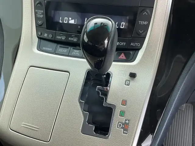 トヨタ ヴェルファイア 2．4Z ゴールデンアイズⅡ 鹿児島県 2014(平26)年 4.4万km ブラック ワンオーナー/アルパイン製ナビ/（CD/DVD/BT/フルセグ）/両側パワースライドドア/クルーズコントロール/アルパイン製フリップダウンモニター/パワーバックドア/コーナーセンサ―/ハーフレザーシート/オットマン/ドライブレコーダー/ビルトインETC/純正HIDヘッドライト/保証書/取扱説明書/スペアキー
