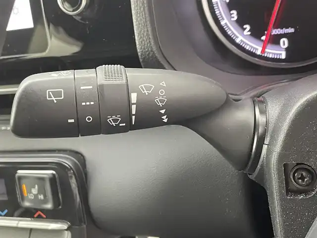 トヨタ ノア S－Z 福井県 2023(令5)年 0.8万km グリッターブラックガラスフレーク ユニバ―サルステップ装着車/純正ナビゲーション機能付きディスプレイオーディオ/（ＦＭ／ＡＭ／ＢＴ／ＵＳＢ／ＨＤＭＩ/TV）/両側パワースライドドア/ハーフレザーシート/シートヒーター/純正17インチアルミホイール/トヨタセーフティセンス /純正ビルトインETC2.0/サイドバイザー/純正LEDヘッドライト