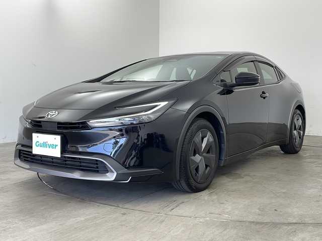 トヨタ プリウス U 兵庫県 2023(令5)年 0.6万km アティチュードブラックマイカ ・トヨタセーフティーセンス/・プリクラッシュセーフティ/・レーンディバチャーアラート/・プロアクティブドライビングアシスト/・クリアランスソナー/・パーキングサポートブレーキ/・ロードサインアシスト/・レーダークルーズコントロール/・オートマチックハイビーム/・発進遅れ告知/・誤発進抑制機能/・純正8インチディスプレイオーディオ/・フルセグ＆BT＆USB＆Miracast/・バックカメラ/・ステアリングリモコン/・AC100V電源/・電子パーキング/・ブレーキホールド/・スマートキー/・プッシュスタート/・ビルトインETC2.0/・LEDライト/・LEDフォグ/・オートライト/・純正17インチアルミホイール/・フロアマット/・横滑り防止装置/・革巻きステアリング