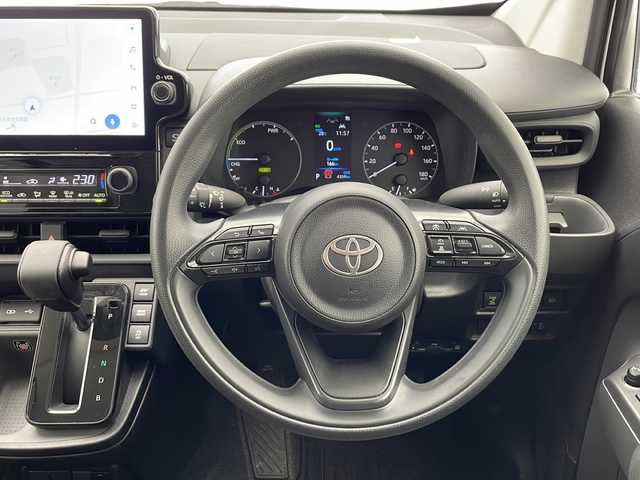 トヨタ シエンタ ハイブリッド G 熊本県 2024(令6)年 0.5万km プラチナホワイトパールマイカ トヨタセーフティセンス/プリクラッシュセーフティ/レーンキープアシスト/ブライドスポットモニター/コーナーセンサー（前後）/レーダークルーズコントロール/全方位モニター/純正ディスプレイオーディオ/地図データ/Bluetooth/フルセグ/Miracast/USB/ビルトインETC2.0/天井サーキュレーター/両側パワースライドドア/ドアバイザー/純正フロアマット/ステアリングスイッチ/純正15インチアルミホイール/電格ミラー