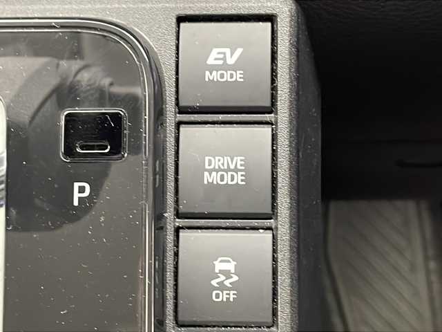 トヨタ シエンタ ハイブリッド G 熊本県 2024(令6)年 0.5万km プラチナホワイトパールマイカ トヨタセーフティセンス/プリクラッシュセーフティ/レーンキープアシスト/ブライドスポットモニター/コーナーセンサー（前後）/レーダークルーズコントロール/全方位モニター/純正ディスプレイオーディオ/地図データ/Bluetooth/フルセグ/Miracast/USB/ビルトインETC2.0/天井サーキュレーター/両側パワースライドドア/ドアバイザー/純正フロアマット/ステアリングスイッチ/純正15インチアルミホイール/電格ミラー