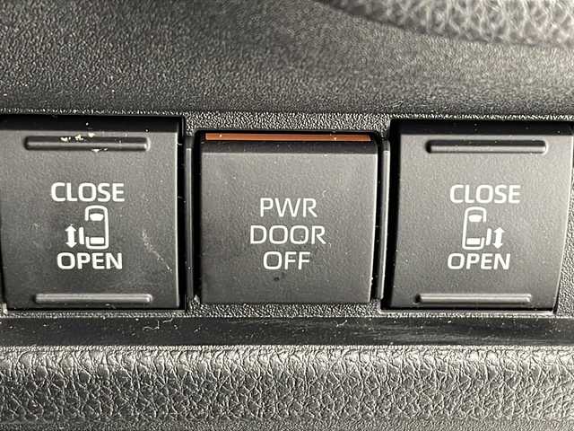 トヨタ シエンタ ハイブリッド G 熊本県 2024(令6)年 0.5万km プラチナホワイトパールマイカ トヨタセーフティセンス/プリクラッシュセーフティ/レーンキープアシスト/ブライドスポットモニター/コーナーセンサー（前後）/レーダークルーズコントロール/全方位モニター/純正ディスプレイオーディオ/地図データ/Bluetooth/フルセグ/Miracast/USB/ビルトインETC2.0/天井サーキュレーター/両側パワースライドドア/ドアバイザー/純正フロアマット/ステアリングスイッチ/純正15インチアルミホイール/電格ミラー