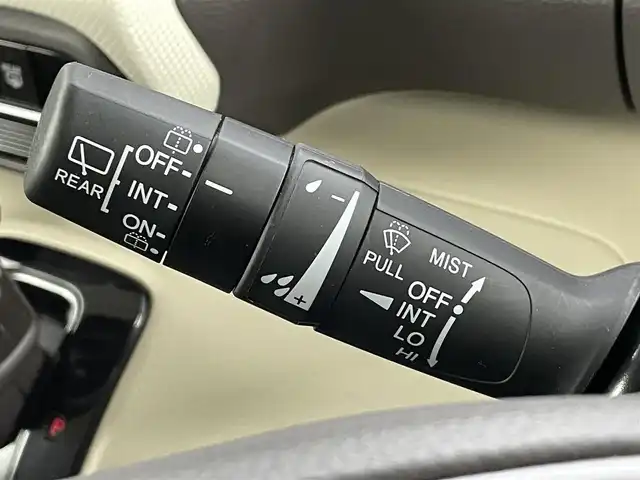 ホンダ Ｎ ＢＯＸ G L ホンダセンシング 福島県 2018(平30)年 4.6万km クリスタルブラックパール ホンダセンシング/・衝突被害軽減ブレーキ/・車線逸脱警報装置/・レーンキープアシスト/・レーダークルーズコントロール/・セキュリティアラーム/純正インターナビ/・型番：VXM-184VFi/・フルセグTV/BT/CD/DVD/AM/FM/iPod/AUX/USB/・バックカメラ/・ビルトインETC/・純正ドライブレコーダー/片側パワースライドドア/革巻きステアリング/・ステアリングリモコン/ベンチシート/プッシュスタート/・スマートキー/アイドリングストップ/ドアバイザー