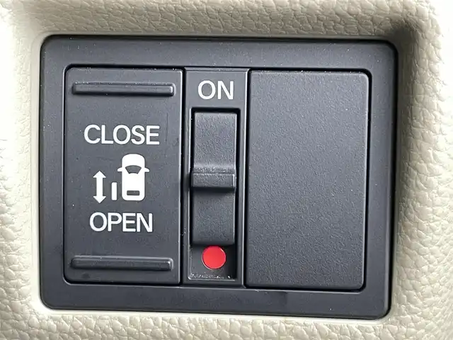 ホンダ Ｎ ＢＯＸ G L ホンダセンシング 福島県 2018(平30)年 4.6万km クリスタルブラックパール ホンダセンシング/・衝突被害軽減ブレーキ/・車線逸脱警報装置/・レーンキープアシスト/・レーダークルーズコントロール/・セキュリティアラーム/純正インターナビ/・型番：VXM-184VFi/・フルセグTV/BT/CD/DVD/AM/FM/iPod/AUX/USB/・バックカメラ/・ビルトインETC/・純正ドライブレコーダー/片側パワースライドドア/革巻きステアリング/・ステアリングリモコン/ベンチシート/プッシュスタート/・スマートキー/アイドリングストップ/ドアバイザー