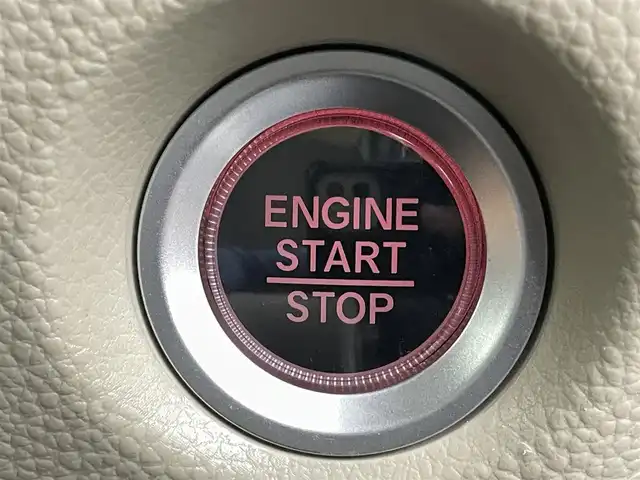 ホンダ Ｎ ＢＯＸ G L ホンダセンシング 福島県 2018(平30)年 4.6万km クリスタルブラックパール ホンダセンシング/・衝突被害軽減ブレーキ/・車線逸脱警報装置/・レーンキープアシスト/・レーダークルーズコントロール/・セキュリティアラーム/純正インターナビ/・型番：VXM-184VFi/・フルセグTV/BT/CD/DVD/AM/FM/iPod/AUX/USB/・バックカメラ/・ビルトインETC/・純正ドライブレコーダー/片側パワースライドドア/革巻きステアリング/・ステアリングリモコン/ベンチシート/プッシュスタート/・スマートキー/アイドリングストップ/ドアバイザー