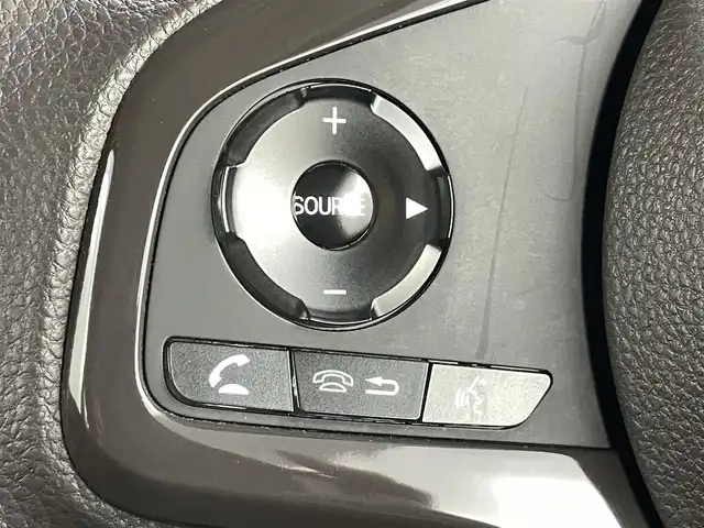 ホンダ Ｎ ＢＯＸ G L ホンダセンシング 福島県 2018(平30)年 4.6万km クリスタルブラックパール ホンダセンシング/・衝突被害軽減ブレーキ/・車線逸脱警報装置/・レーンキープアシスト/・レーダークルーズコントロール/・セキュリティアラーム/純正インターナビ/・型番：VXM-184VFi/・フルセグTV/BT/CD/DVD/AM/FM/iPod/AUX/USB/・バックカメラ/・ビルトインETC/・純正ドライブレコーダー/片側パワースライドドア/革巻きステアリング/・ステアリングリモコン/ベンチシート/プッシュスタート/・スマートキー/アイドリングストップ/ドアバイザー